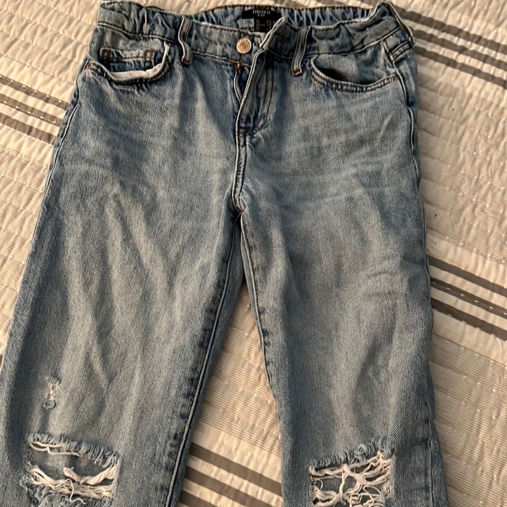 Forever 21 girls baggy ripped jeans 9/10